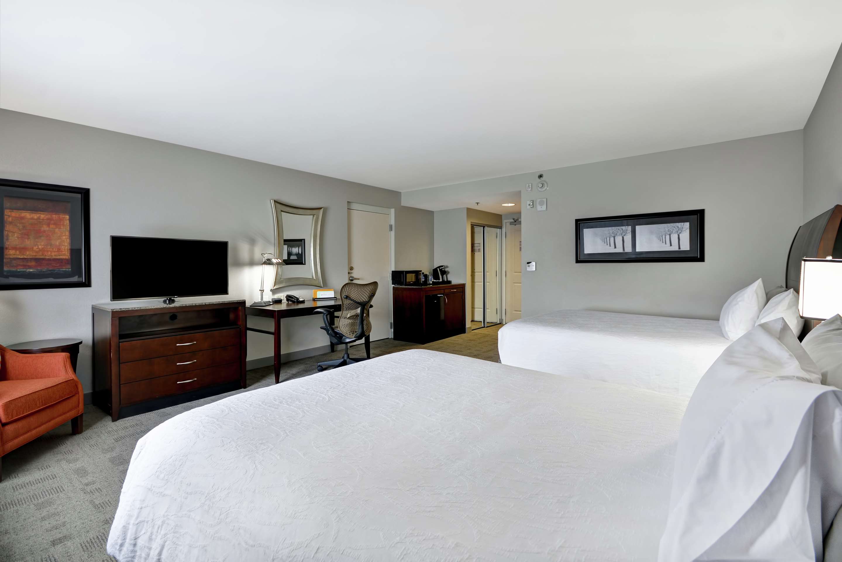 1 King Bed Junior Suite + 2 Queen Beds