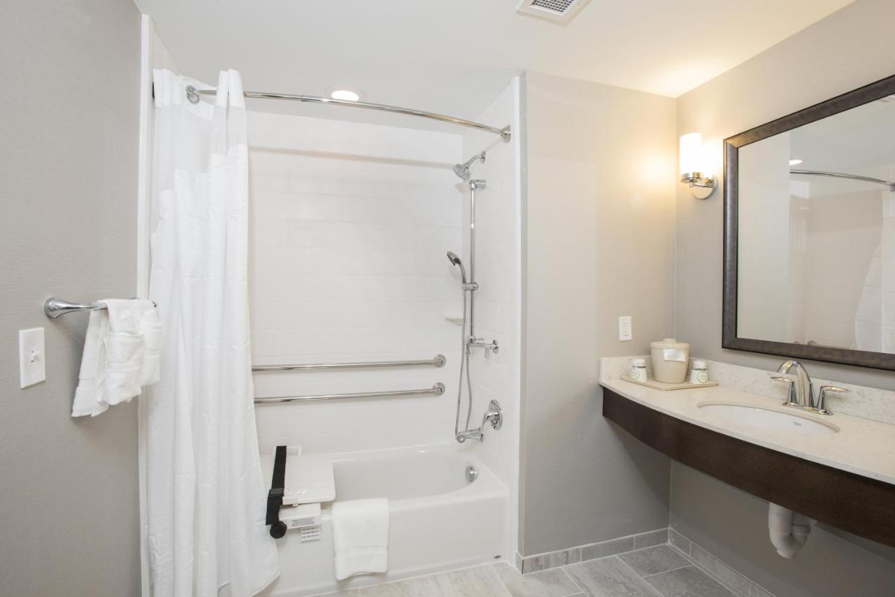 King Room - Disability Access with Bath Tub