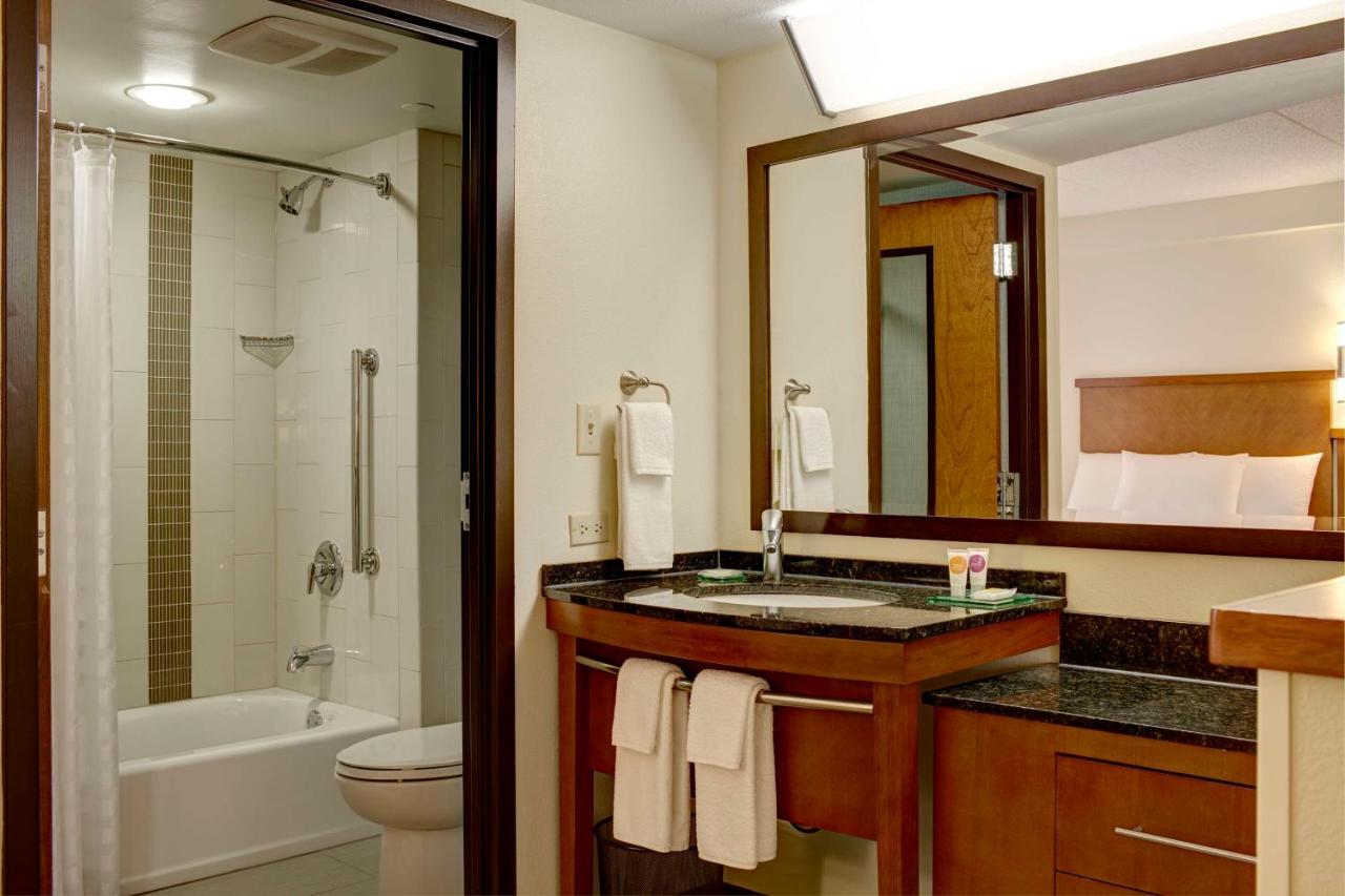 King Room with Roll-In Shower - Disability Access