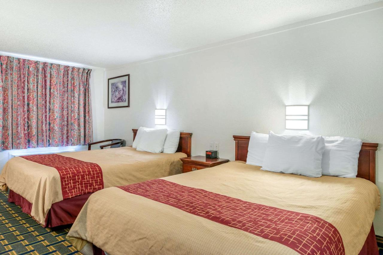 Queen Room with Two Queen Beds - Disability Access/Non-Smoking