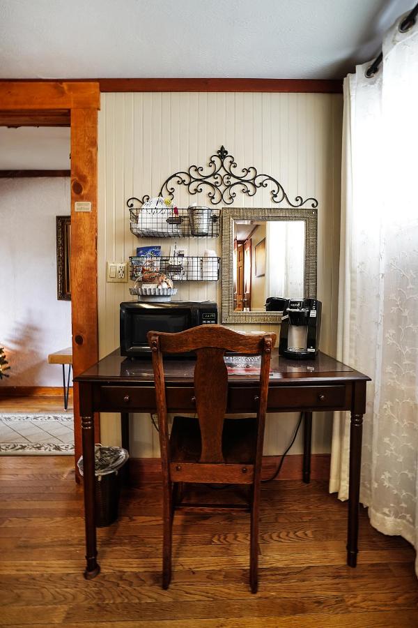 Queen Room with Garden View