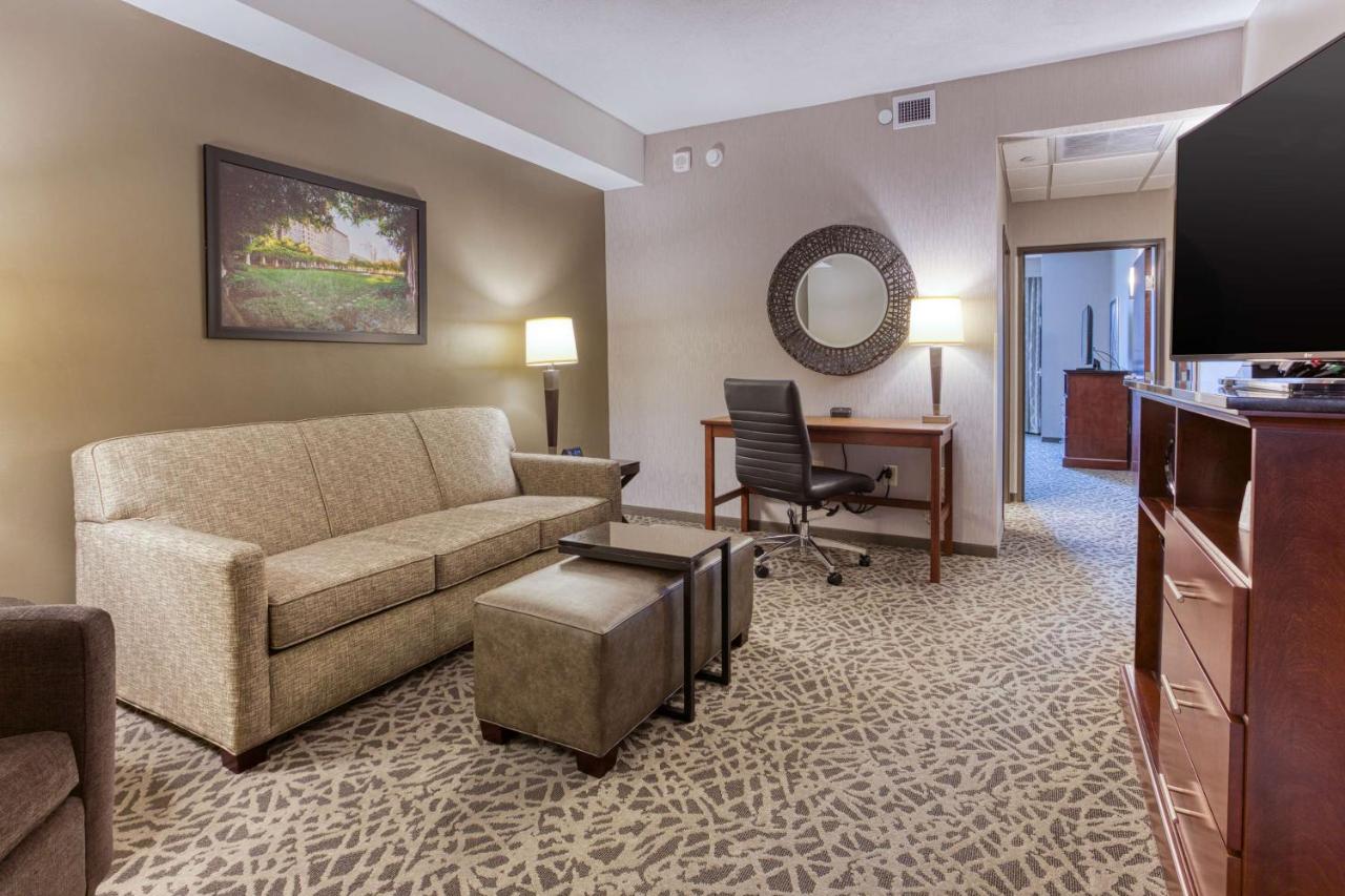 King Suite with Sofa Bed - Hearing Accessible