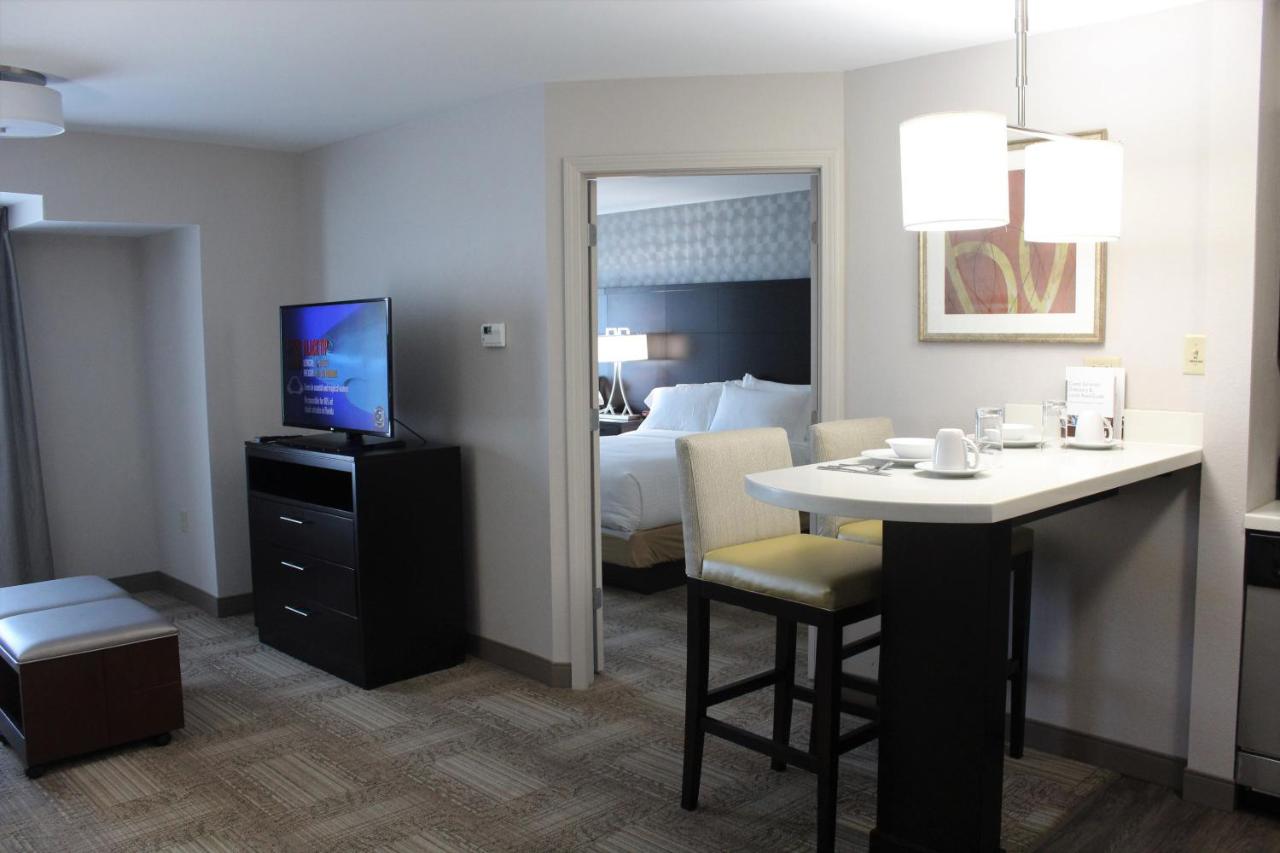 One-Bedroom Queen Suite - Disability Access Hearing Accessible