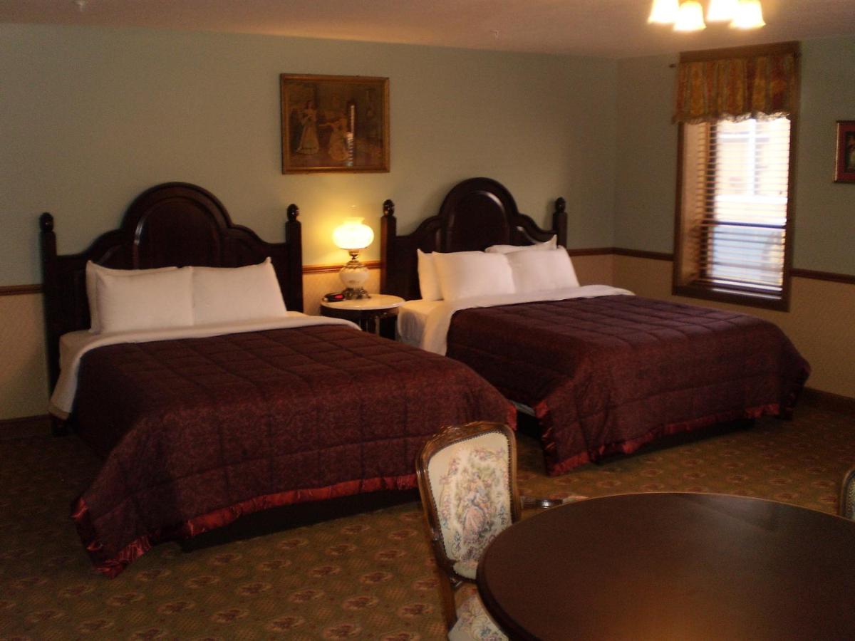 Deluxe Queen Room with Two Queen Beds