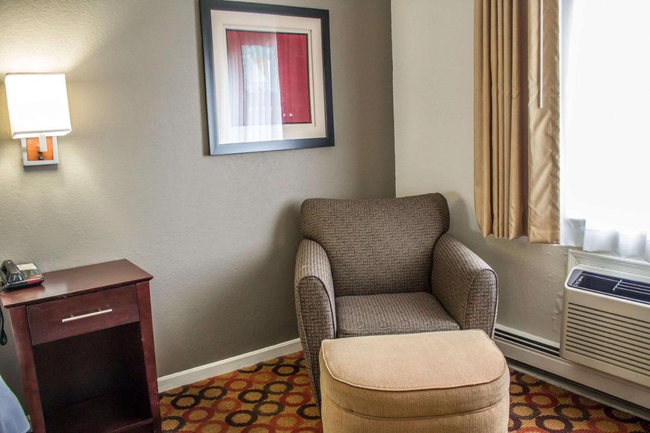 King Room with Bathtub - Non-Smoking